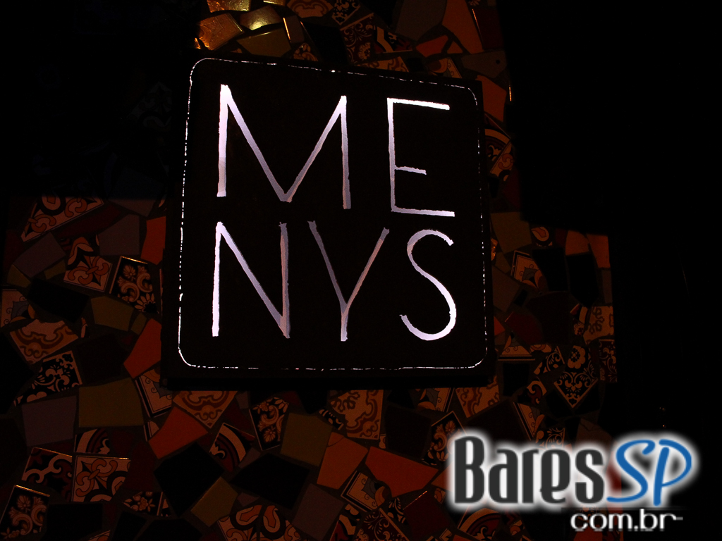 Menys contou com atração especial de DJ convidado nesta sexta-feira Menys contou com atração especial de DJ convidado nesta sexta-feira