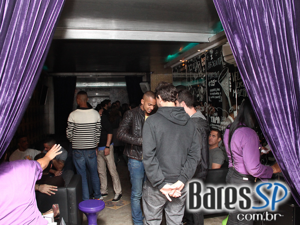 Menys contou com atração especial de DJ convidado nesta sexta-feira Menys contou com atração especial de DJ convidado nesta sexta-feira