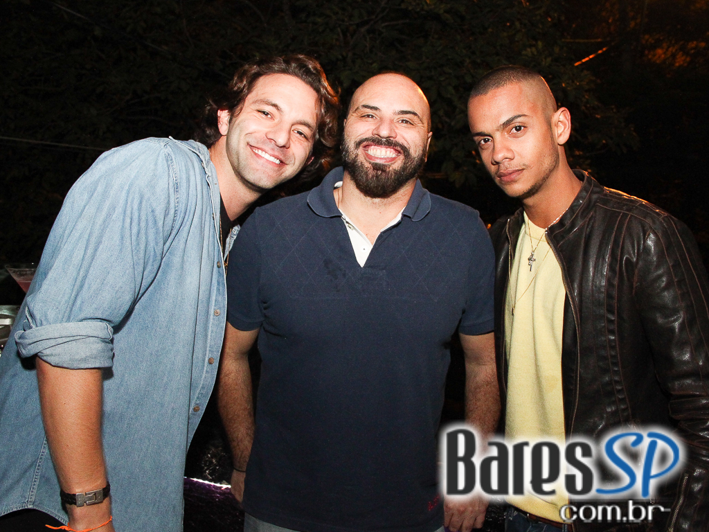 Menys contou com atração especial de DJ convidado nesta sexta-feira Menys contou com atração especial de DJ convidado nesta sexta-feira