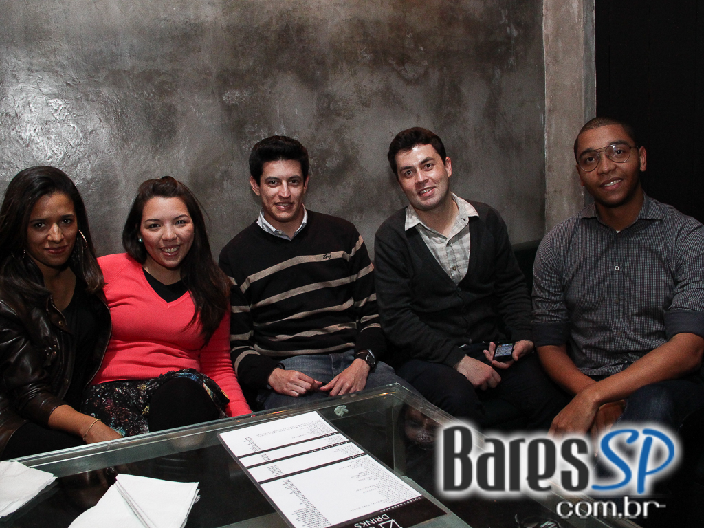 8 Bar teve happy hour esticado com DJ e pista de dança 8 Bar teve happy hour esticado com DJ e pista de dança