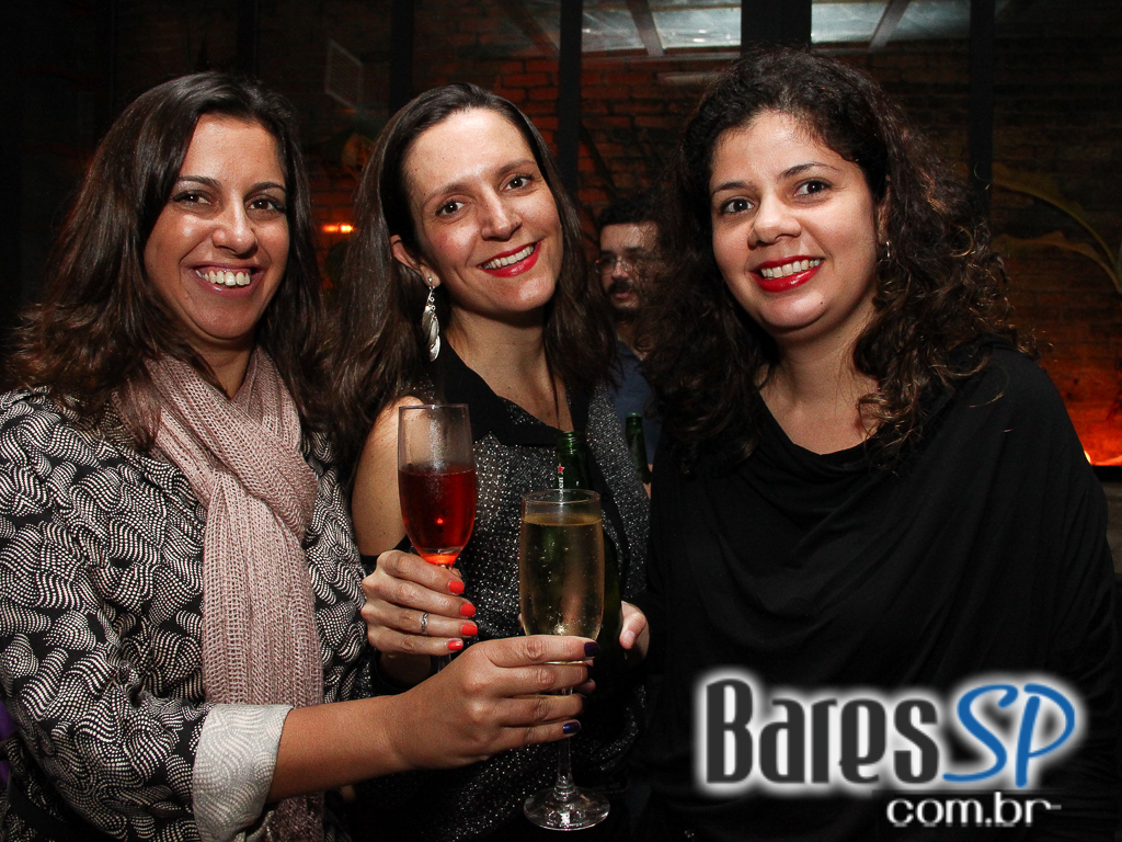 8 Bar teve happy hour esticado com DJ e pista de dança 8 Bar teve happy hour esticado com DJ e pista de dança