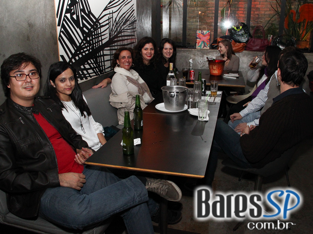 8 Bar teve happy hour esticado com DJ e pista de dança 8 Bar teve happy hour esticado com DJ e pista de dança