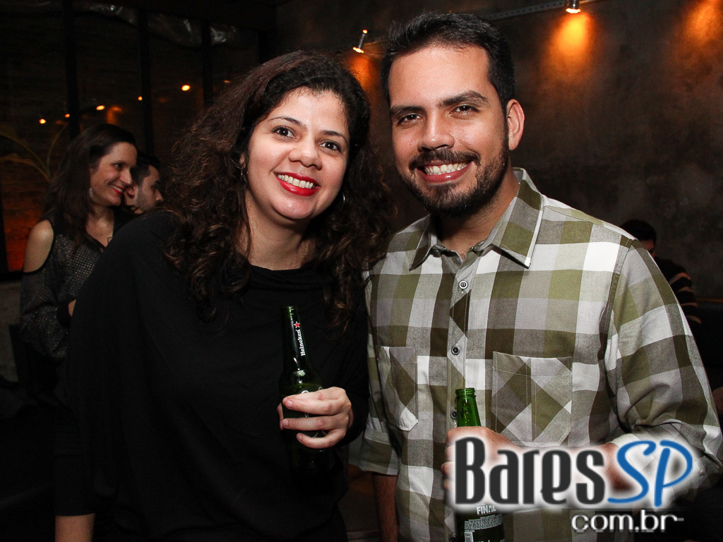 8 Bar teve happy hour esticado com DJ e pista de dança 8 Bar teve happy hour esticado com DJ e pista de dança