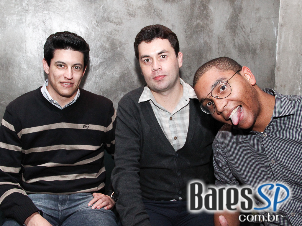 8 Bar teve happy hour esticado com DJ e pista de dança 8 Bar teve happy hour esticado com DJ e pista de dança