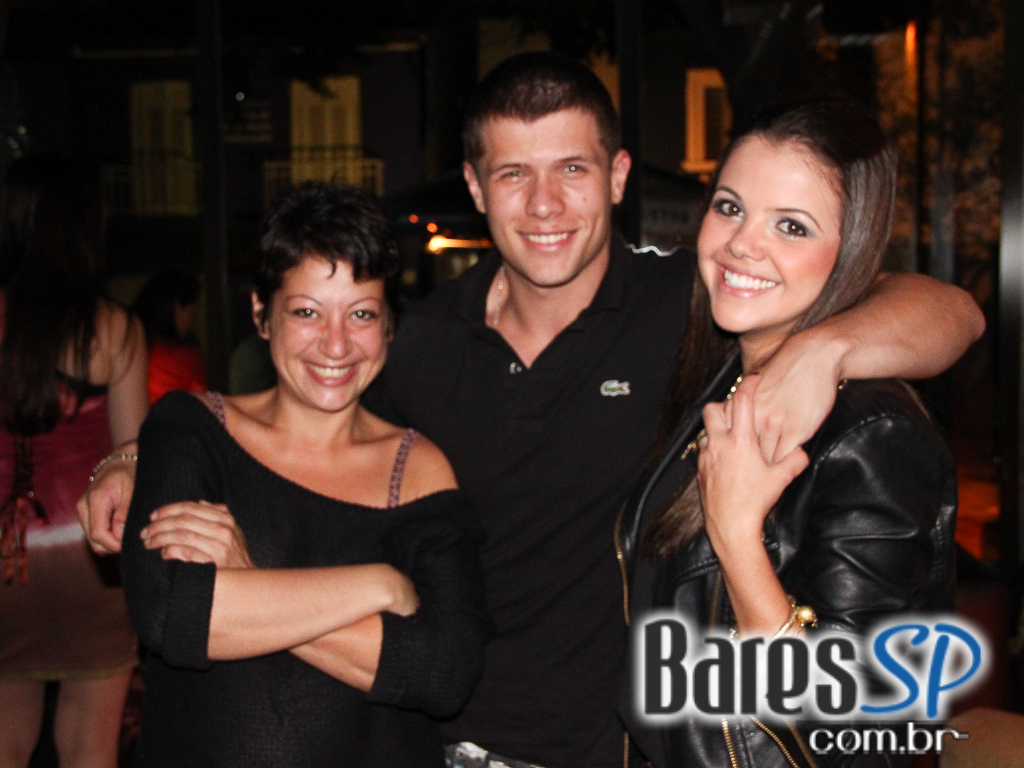 8 Bar teve happy hour esticado com DJ e pista de dança 8 Bar teve happy hour esticado com DJ e pista de dança