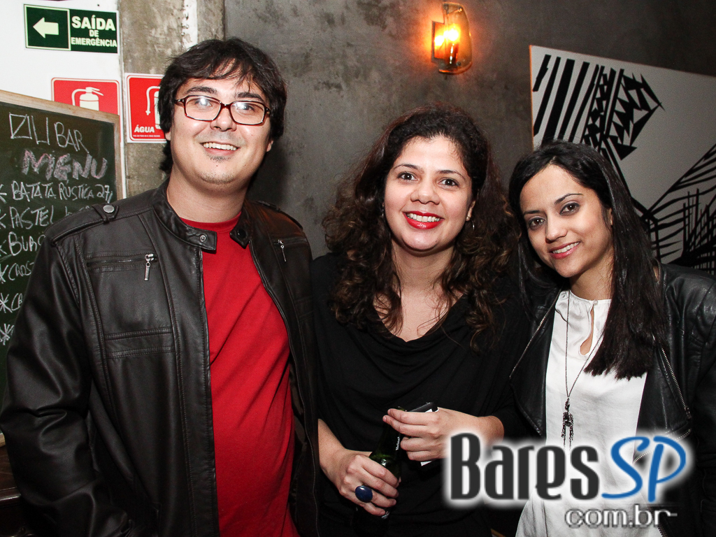 8 Bar teve happy hour esticado com DJ e pista de dança 8 Bar teve happy hour esticado com DJ e pista de dança