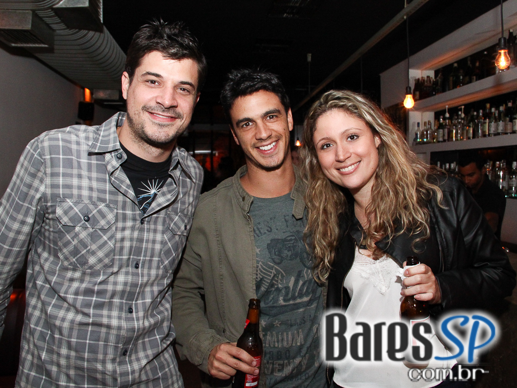 8 Bar teve happy hour esticado com DJ e pista de dança 8 Bar teve happy hour esticado com DJ e pista de dança