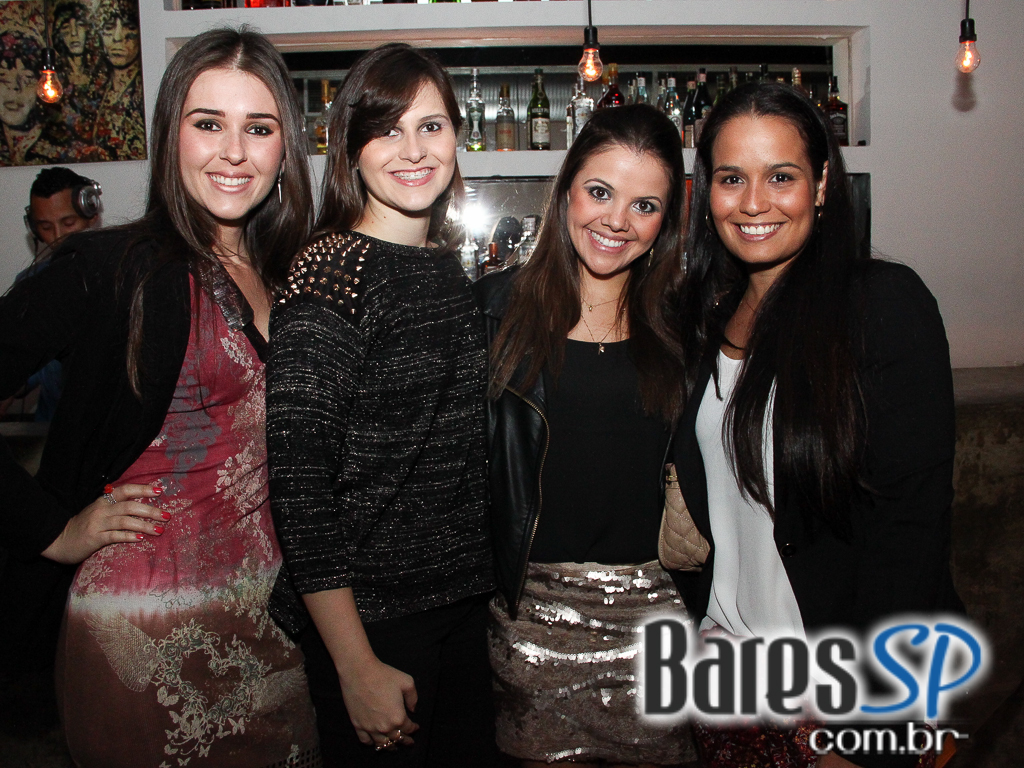 8 Bar teve happy hour esticado com DJ e pista de dança 8 Bar teve happy hour esticado com DJ e pista de dança