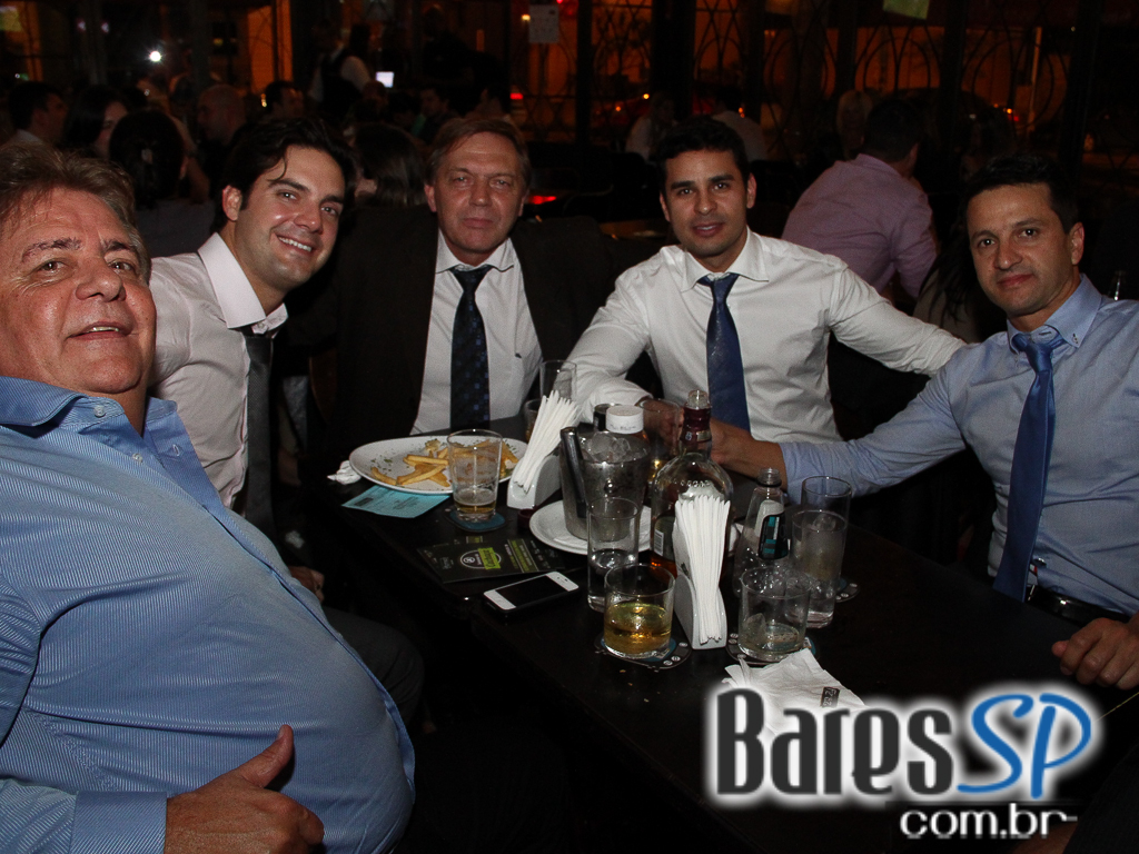 Futebol, cerveja gelada e música ao vivo no Boteco Ferraz Futebol, cerveja gelada e música ao vivo no Boteco Ferraz