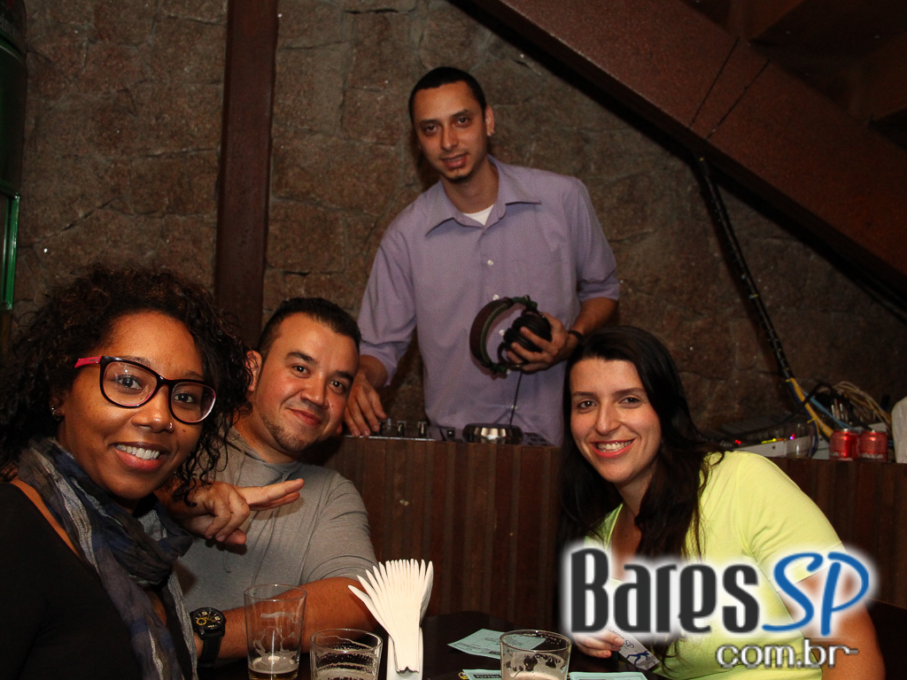 Futebol, cerveja gelada e música ao vivo no Boteco Ferraz Futebol, cerveja gelada e música ao vivo no Boteco Ferraz