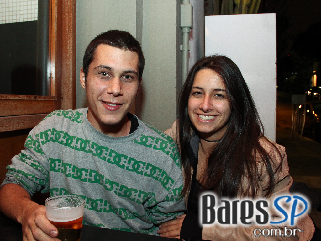 Bar Genial teve chopp cremoso e acarajé de aperitivo no Happy Hour Bar Genial teve chopp cremoso e acarajé de aperitivo no Happy Hour