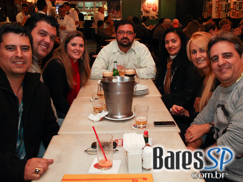 Bar Genial teve chopp cremoso e acarajé de aperitivo no Happy Hour Bar Genial teve chopp cremoso e acarajé de aperitivo no Happy Hour