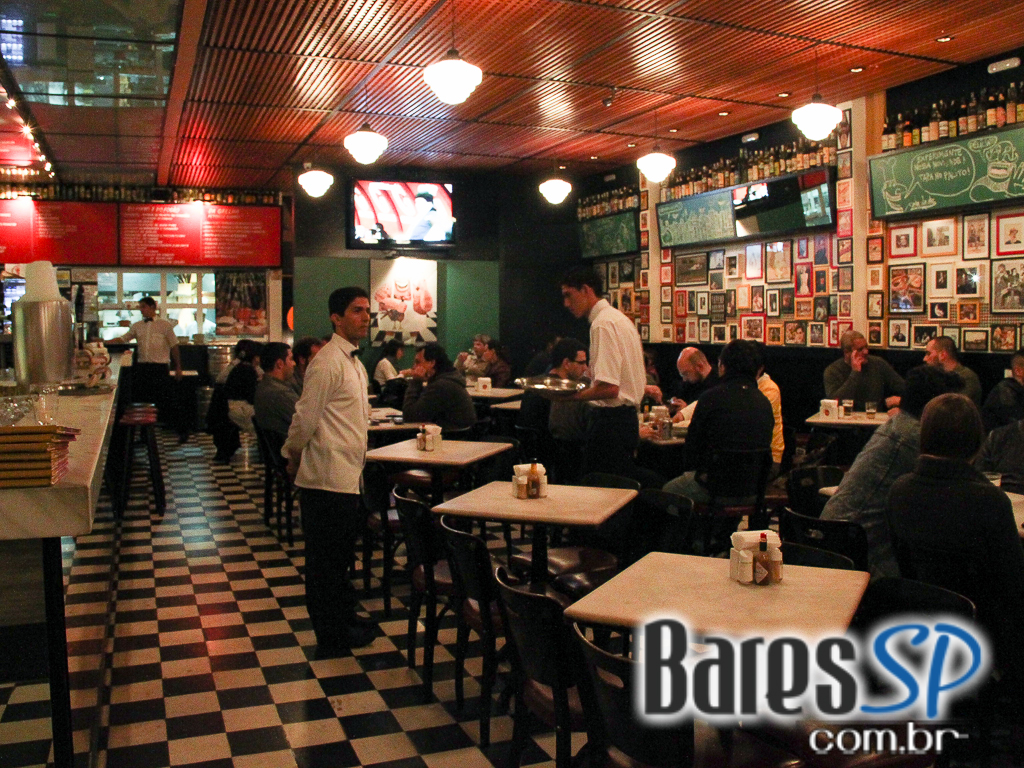 Bar Genial teve chopp cremoso e acarajé de aperitivo no Happy Hour Bar Genial teve chopp cremoso e acarajé de aperitivo no Happy Hour