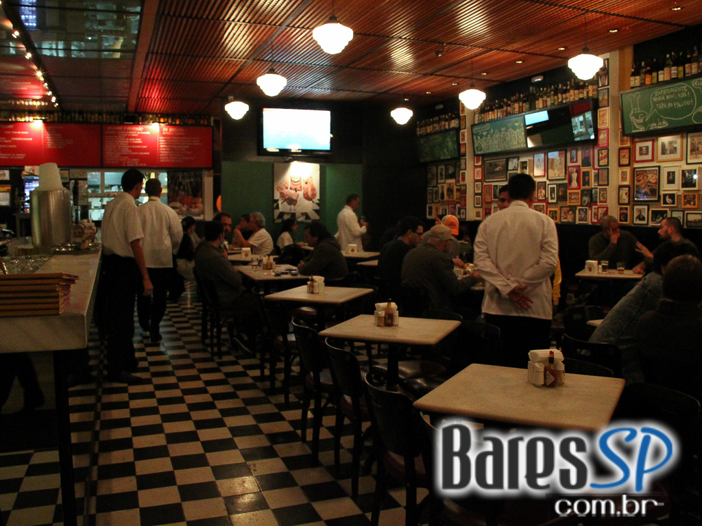 Bar Genial teve chopp cremoso e acarajé de aperitivo no Happy Hour Bar Genial teve chopp cremoso e acarajé de aperitivo no Happy Hour