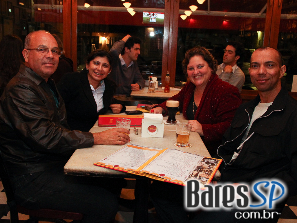 Bar Genial teve chopp cremoso e acarajé de aperitivo no Happy Hour Bar Genial teve chopp cremoso e acarajé de aperitivo no Happy Hour
