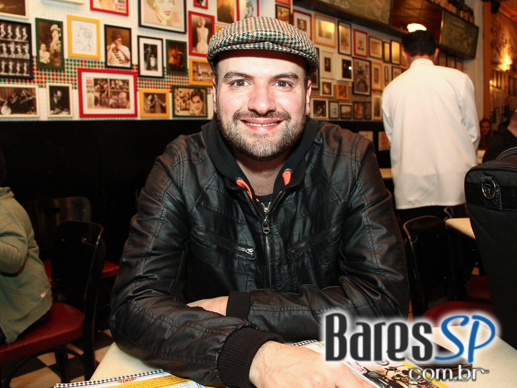 Bar Genial teve chopp cremoso e acarajé de aperitivo no Happy Hour Bar Genial teve chopp cremoso e acarajé de aperitivo no Happy Hour