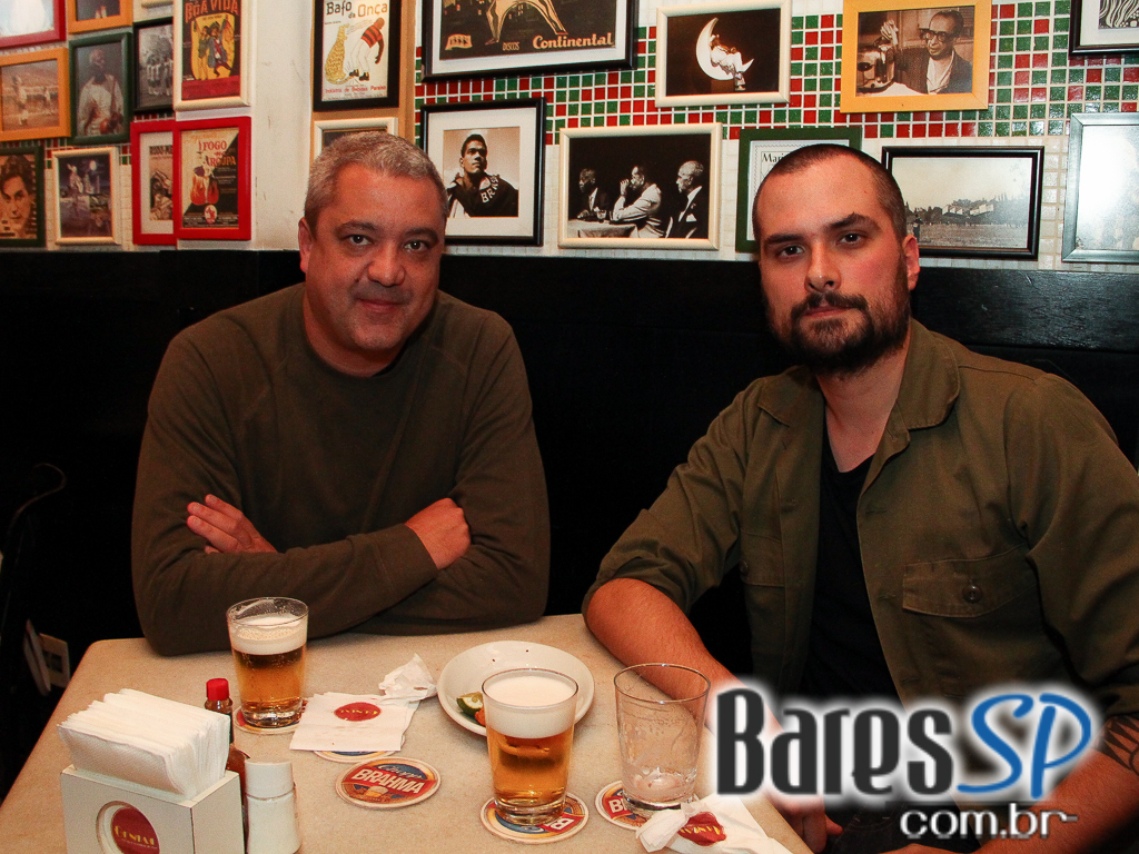 Bar Genial teve chopp cremoso e acarajé de aperitivo no Happy Hour Bar Genial teve chopp cremoso e acarajé de aperitivo no Happy Hour