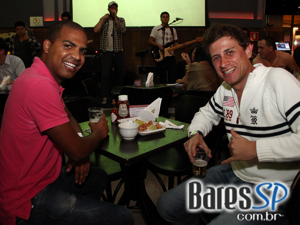 Dia dos Namorados no Bar Aurora ajudou solteiros a encontrarem seu par na noite desta quarta Dia dos Namorados no Bar Aurora ajudou solteiros a encontrarem seu par na noite desta quarta