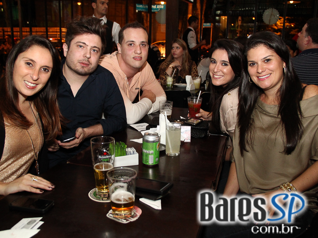 Dia dos Namorados no Bar Aurora ajudou solteiros a encontrarem seu par na noite desta quarta Dia dos Namorados no Bar Aurora ajudou solteiros a encontrarem seu par na noite desta quarta