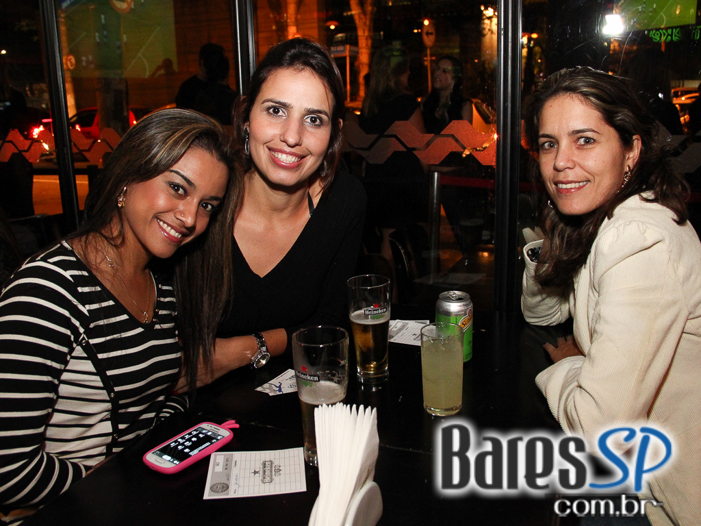 Dia dos Namorados no Bar Aurora ajudou solteiros a encontrarem seu par na noite desta quarta Dia dos Namorados no Bar Aurora ajudou solteiros a encontrarem seu par na noite desta quarta