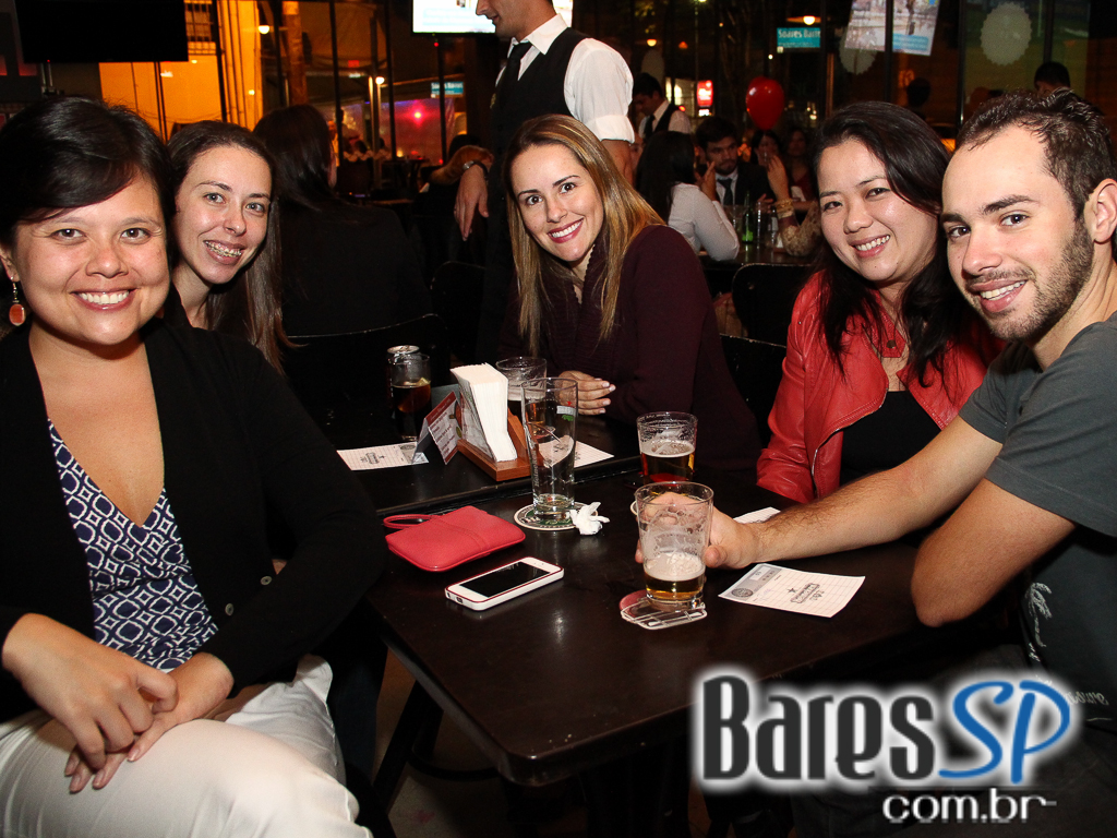 Dia dos Namorados no Bar Aurora ajudou solteiros a encontrarem seu par na noite desta quarta Dia dos Namorados no Bar Aurora ajudou solteiros a encontrarem seu par na noite desta quarta
