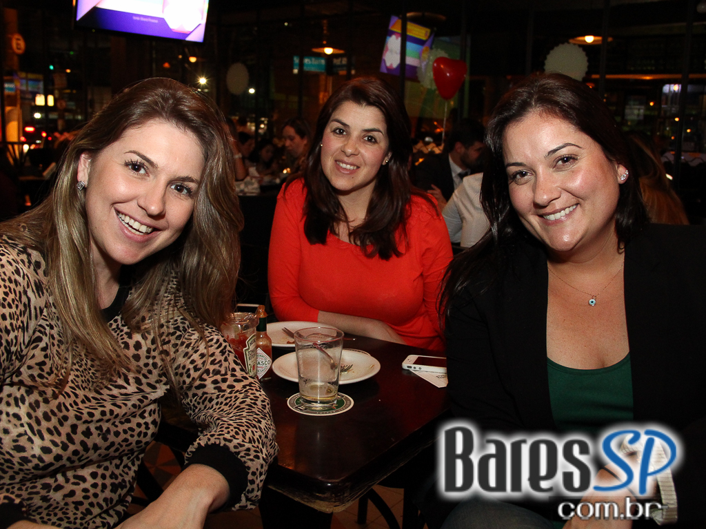 Dia dos Namorados no Bar Aurora ajudou solteiros a encontrarem seu par na noite desta quarta Dia dos Namorados no Bar Aurora ajudou solteiros a encontrarem seu par na noite desta quarta