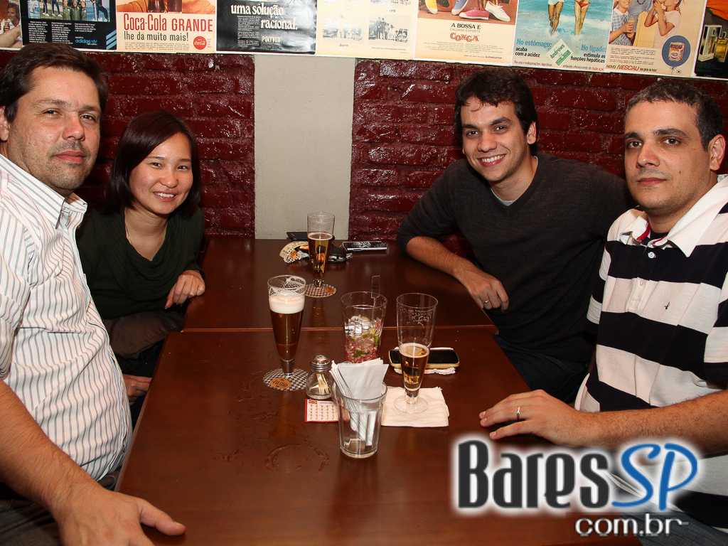 Todas as Quartas têm Happy Hour na Vila Mariana, no Veloso Bar, com muitas opções em Caipirinhas Todas as Quartas têm Happy Hour na Vila Mariana, no Veloso Bar, com muitas opções em Caipirinhas