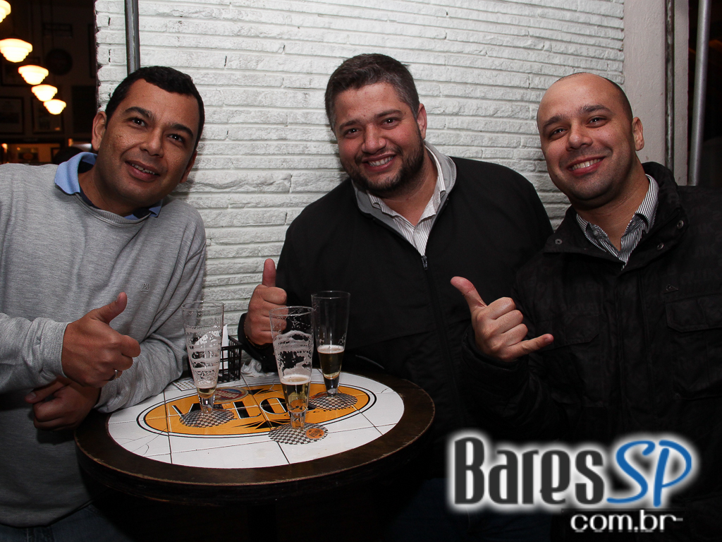 Todas as Quartas têm Happy Hour na Vila Mariana, no Veloso Bar, com muitas opções em Caipirinhas Todas as Quartas têm Happy Hour na Vila Mariana, no Veloso Bar, com muitas opções em Caipirinhas