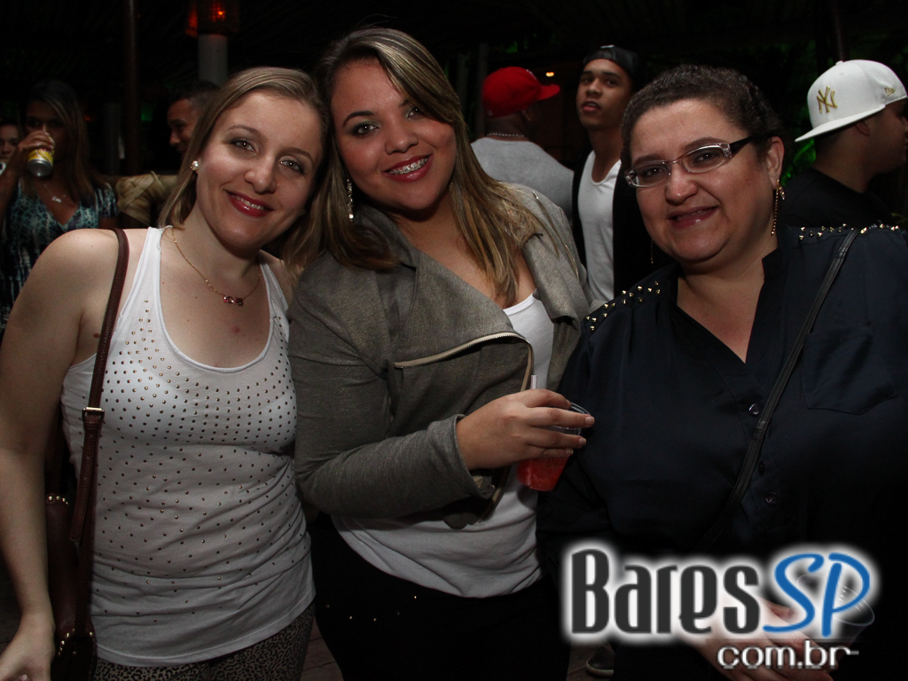 Cantor Rodriguinho se apresentou na sexta-feira no Santa Aldeia Cantor Rodriguinho se apresentou na sexta-feira no Santa Aldeia