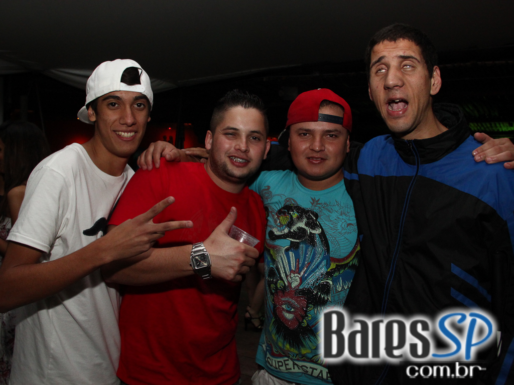 Cantor Rodriguinho se apresentou na sexta-feira no Santa Aldeia Cantor Rodriguinho se apresentou na sexta-feira no Santa Aldeia