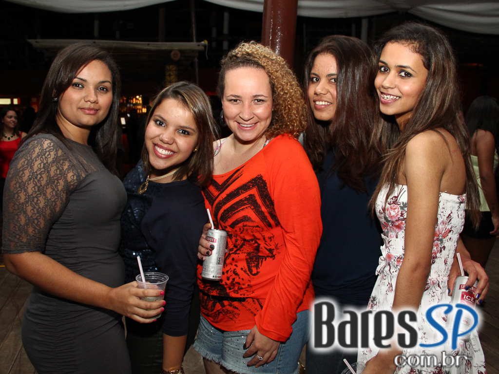 Cantor Rodriguinho se apresentou na sexta-feira no Santa Aldeia Cantor Rodriguinho se apresentou na sexta-feira no Santa Aldeia