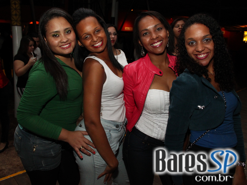 Cantor Rodriguinho se apresentou na sexta-feira no Santa Aldeia Cantor Rodriguinho se apresentou na sexta-feira no Santa Aldeia