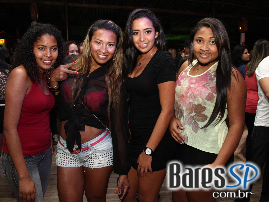 Cantor Rodriguinho se apresentou na sexta-feira no Santa Aldeia Cantor Rodriguinho se apresentou na sexta-feira no Santa Aldeia