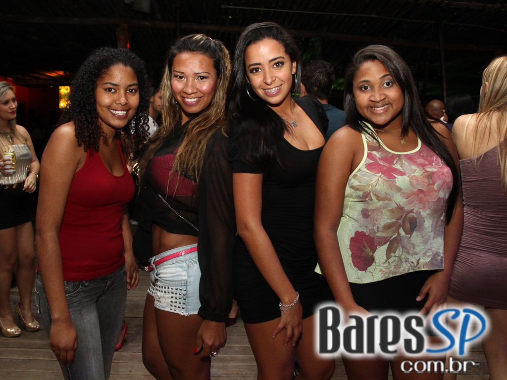 Cantor Rodriguinho se apresentou na sexta-feira no Santa Aldeia Cantor Rodriguinho se apresentou na sexta-feira no Santa Aldeia