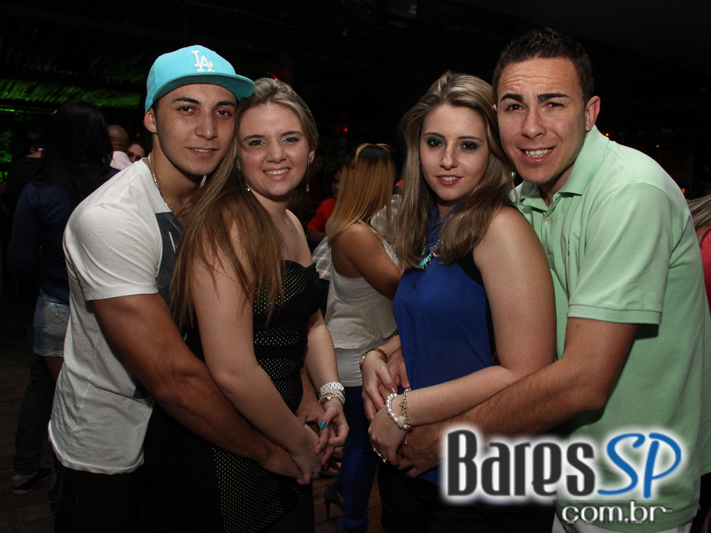 Cantor Rodriguinho se apresentou na sexta-feira no Santa Aldeia Cantor Rodriguinho se apresentou na sexta-feira no Santa Aldeia