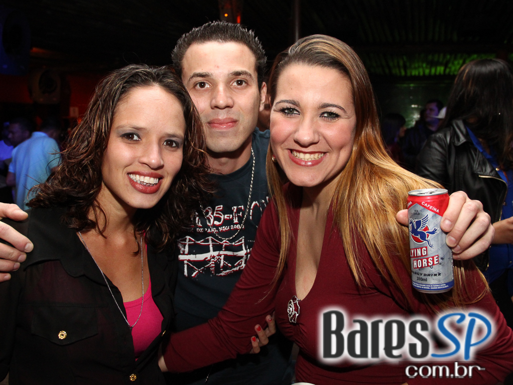 Cantor Rodriguinho se apresentou na sexta-feira no Santa Aldeia Cantor Rodriguinho se apresentou na sexta-feira no Santa Aldeia