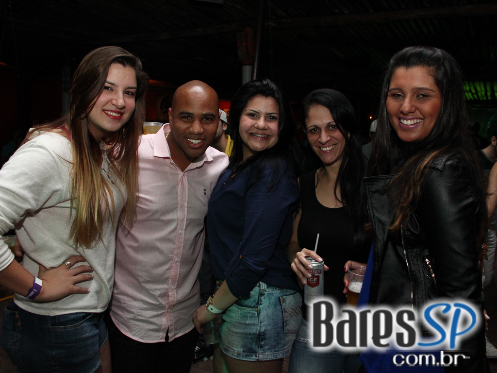 Cantor Rodriguinho se apresentou na sexta-feira no Santa Aldeia Cantor Rodriguinho se apresentou na sexta-feira no Santa Aldeia