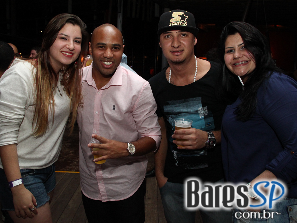 Cantor Rodriguinho se apresentou na sexta-feira no Santa Aldeia Cantor Rodriguinho se apresentou na sexta-feira no Santa Aldeia