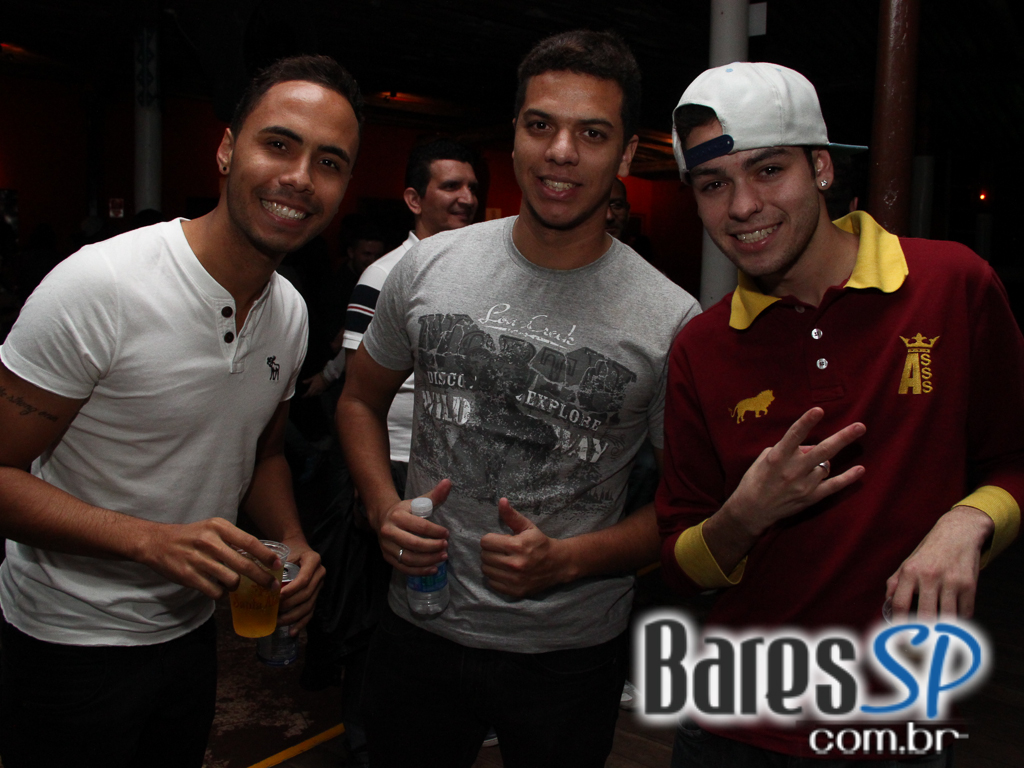 Cantor Rodriguinho se apresentou na sexta-feira no Santa Aldeia Cantor Rodriguinho se apresentou na sexta-feira no Santa Aldeia