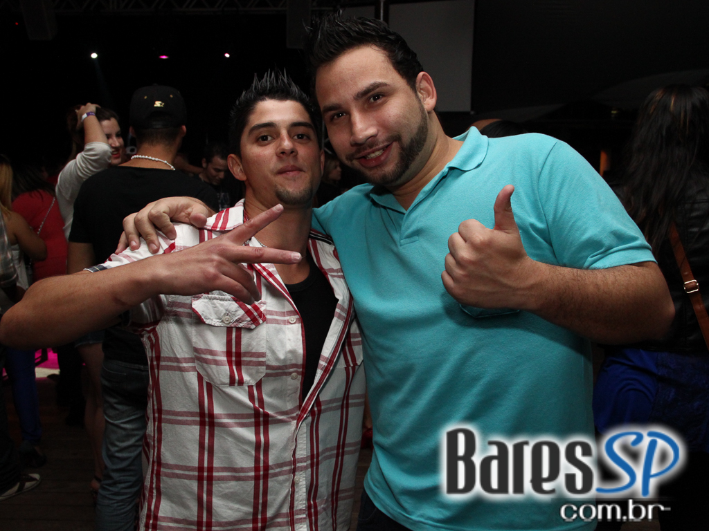 Cantor Rodriguinho se apresentou na sexta-feira no Santa Aldeia Cantor Rodriguinho se apresentou na sexta-feira no Santa Aldeia