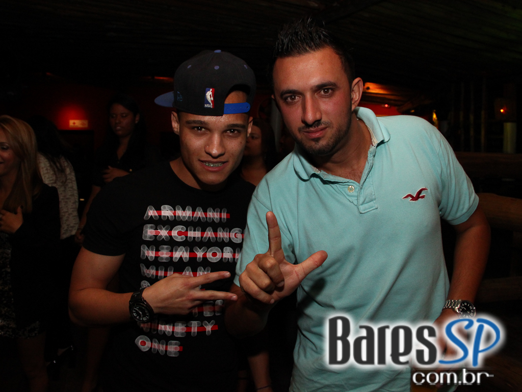 Cantor Rodriguinho se apresentou na sexta-feira no Santa Aldeia Cantor Rodriguinho se apresentou na sexta-feira no Santa Aldeia