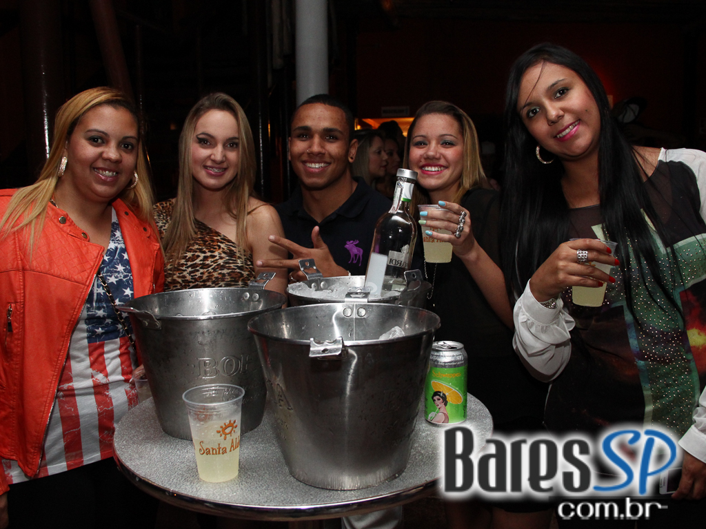 Cantor Rodriguinho se apresentou na sexta-feira no Santa Aldeia Cantor Rodriguinho se apresentou na sexta-feira no Santa Aldeia