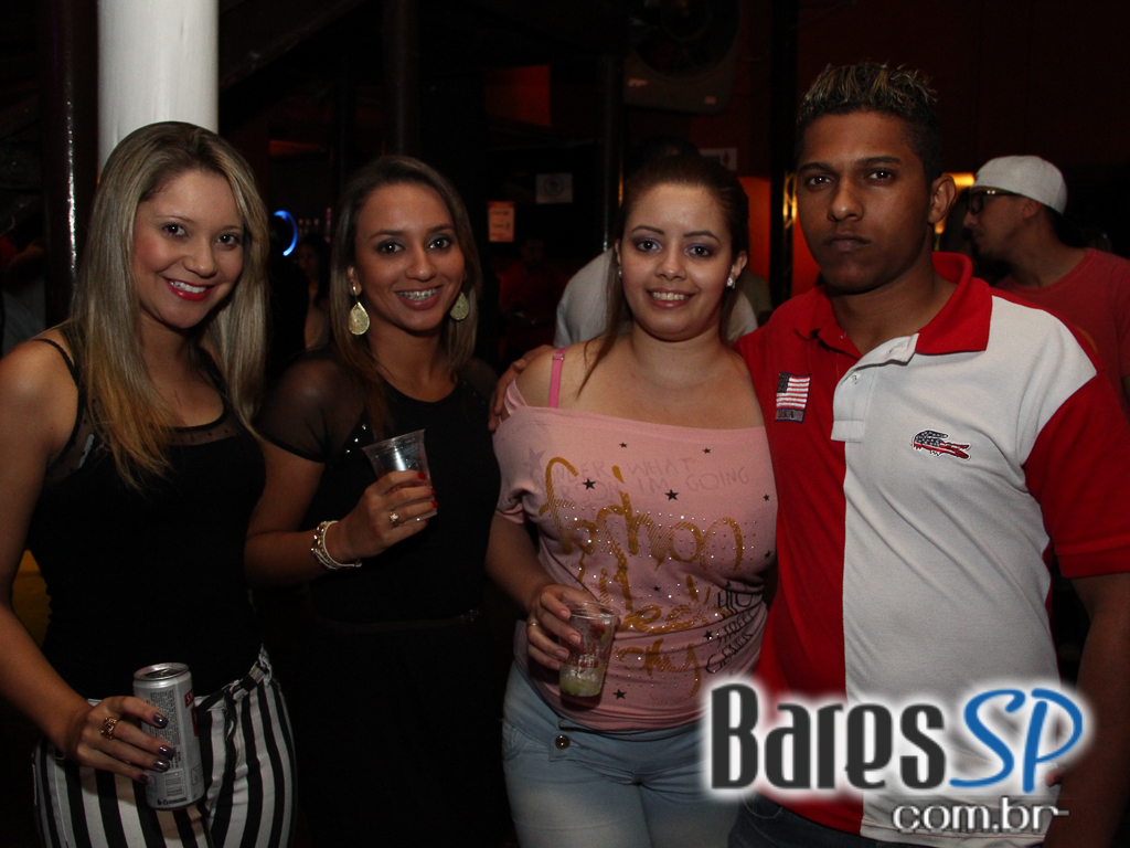 Cantor Rodriguinho se apresentou na sexta-feira no Santa Aldeia Cantor Rodriguinho se apresentou na sexta-feira no Santa Aldeia