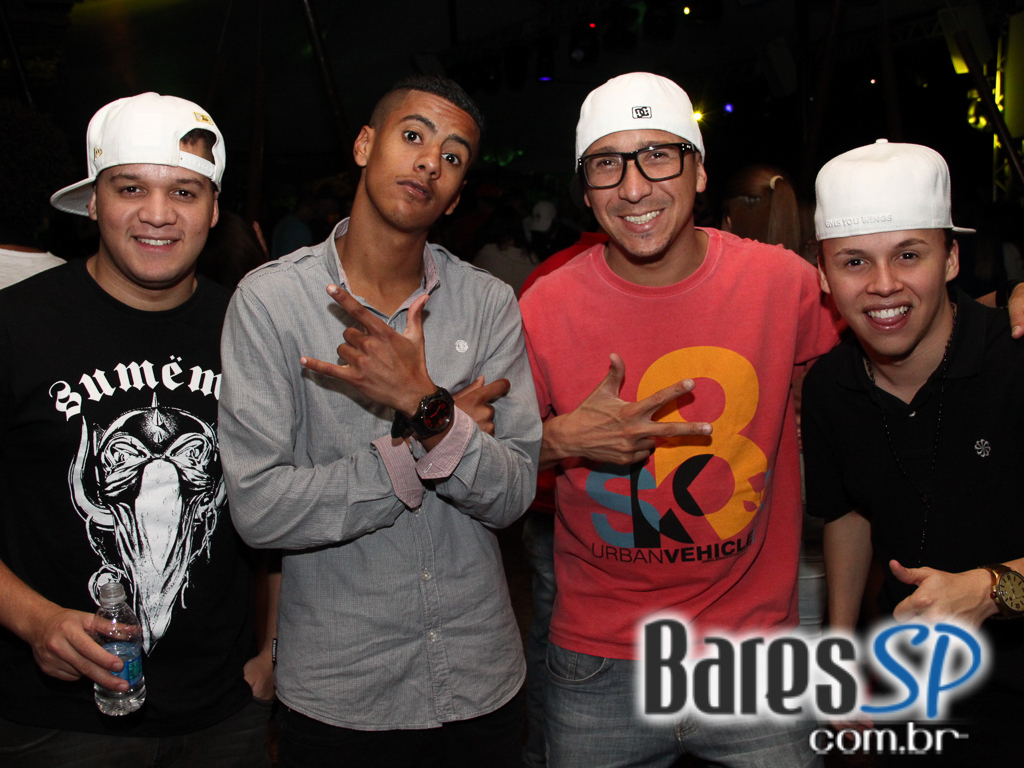 Cantor Rodriguinho se apresentou na sexta-feira no Santa Aldeia Cantor Rodriguinho se apresentou na sexta-feira no Santa Aldeia