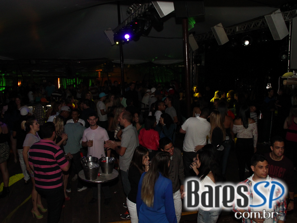 Cantor Rodriguinho se apresentou na sexta-feira no Santa Aldeia Cantor Rodriguinho se apresentou na sexta-feira no Santa Aldeia