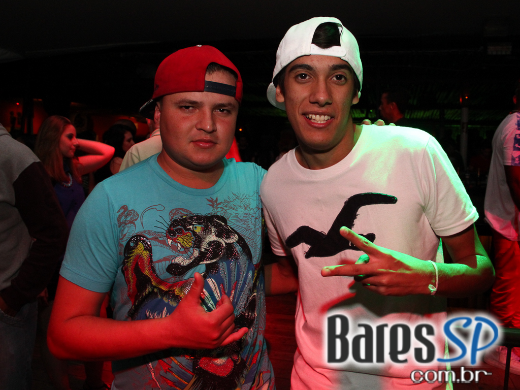 Cantor Rodriguinho se apresentou na sexta-feira no Santa Aldeia Cantor Rodriguinho se apresentou na sexta-feira no Santa Aldeia