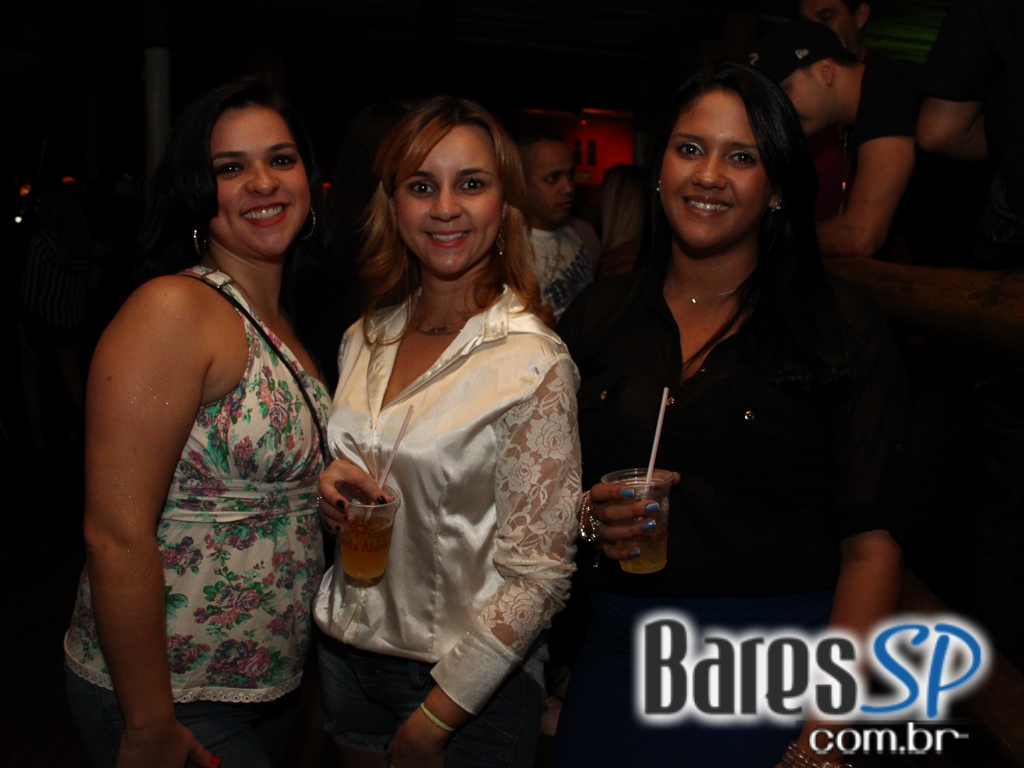 Cantor Rodriguinho se apresentou na sexta-feira no Santa Aldeia Cantor Rodriguinho se apresentou na sexta-feira no Santa Aldeia