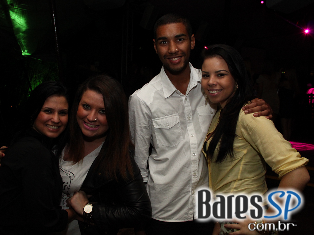 Cantor Rodriguinho se apresentou na sexta-feira no Santa Aldeia Cantor Rodriguinho se apresentou na sexta-feira no Santa Aldeia