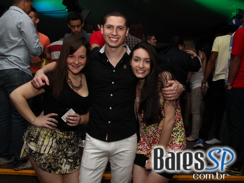 Cantor Rodriguinho se apresentou na sexta-feira no Santa Aldeia Cantor Rodriguinho se apresentou na sexta-feira no Santa Aldeia