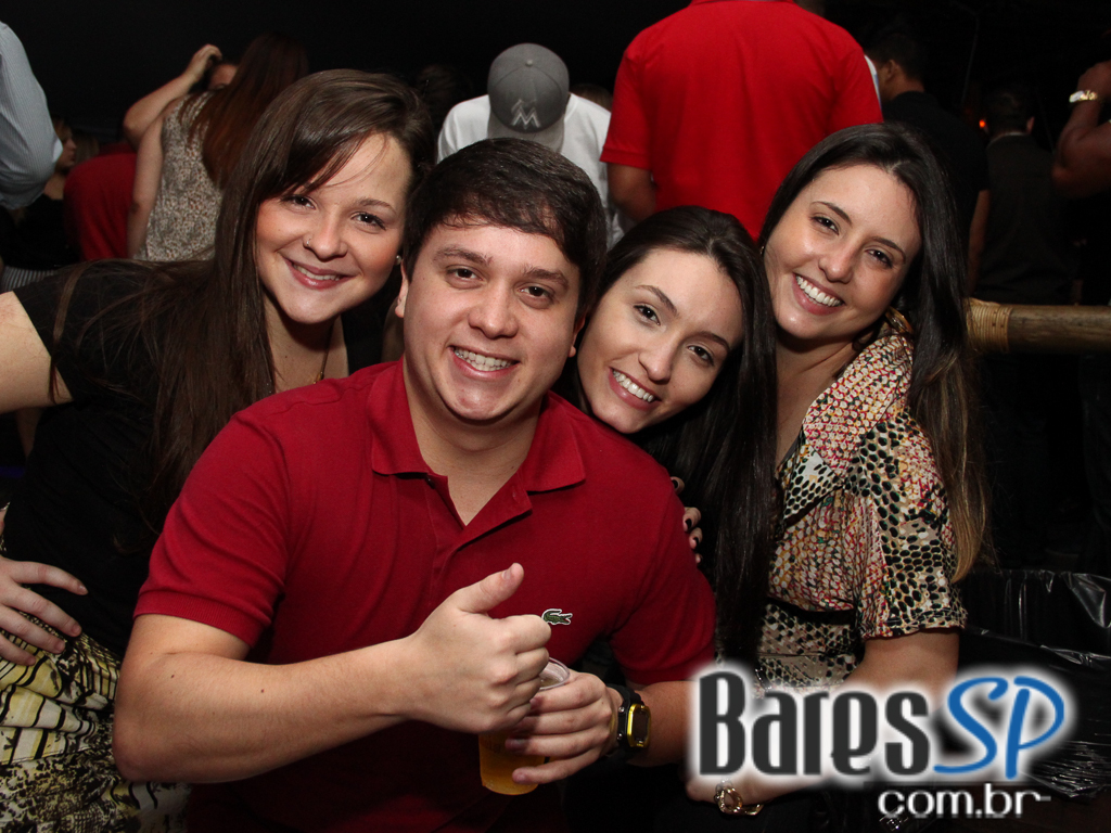 Cantor Rodriguinho se apresentou na sexta-feira no Santa Aldeia Cantor Rodriguinho se apresentou na sexta-feira no Santa Aldeia